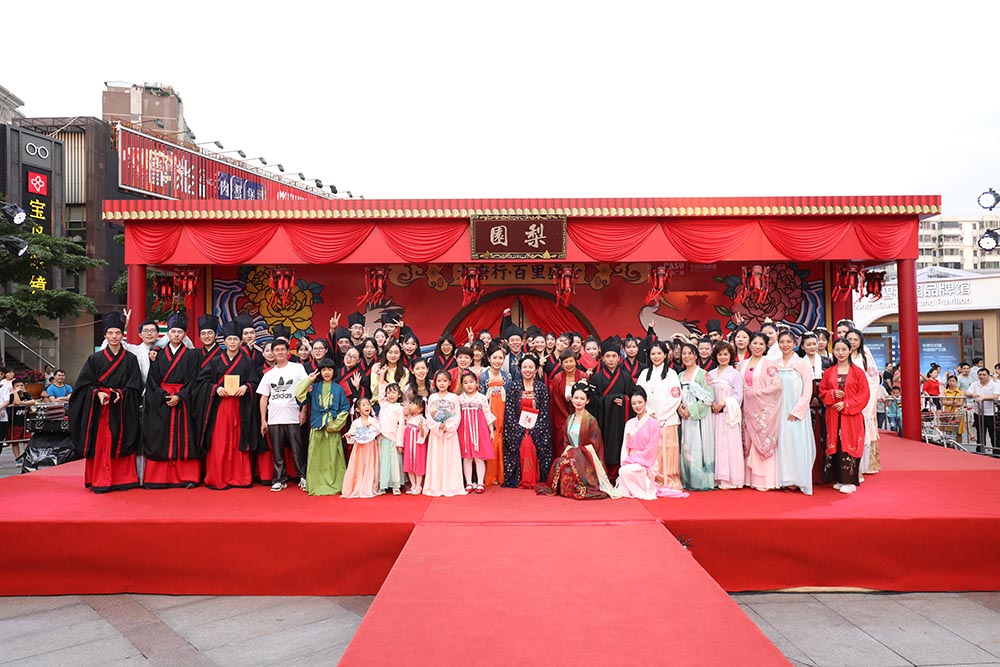 五一小長假 百信廣場重現(xiàn)傳統(tǒng)“冠笄之禮”成人禮