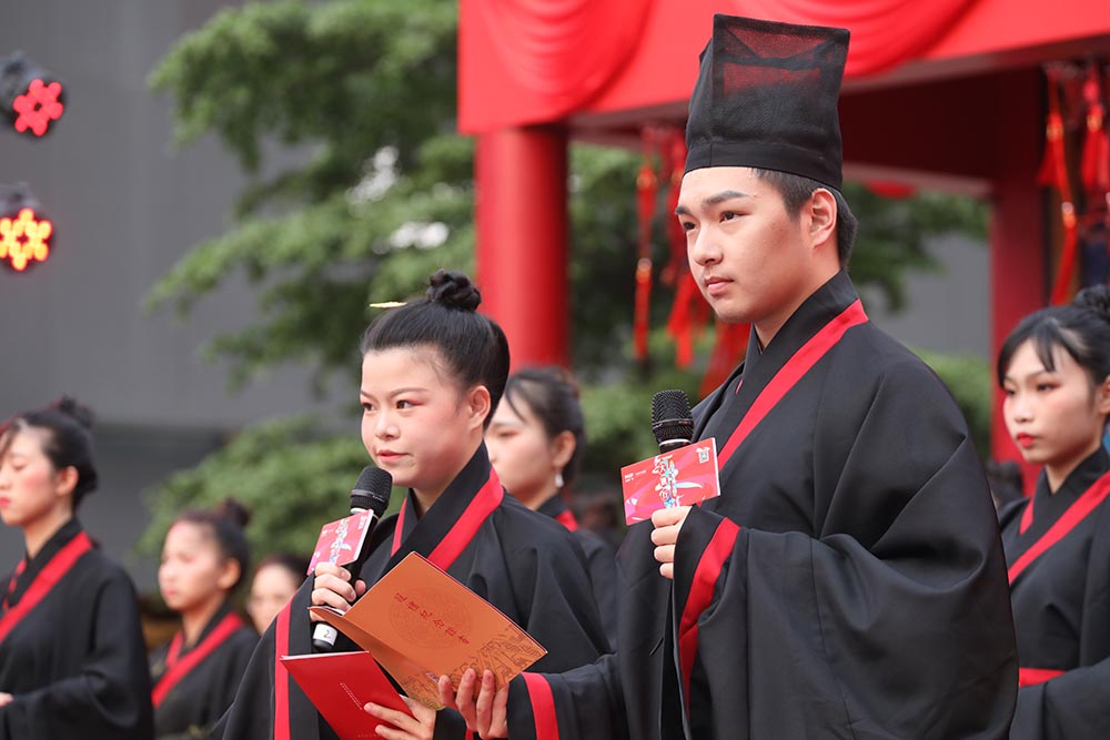 五一小長假 百信廣場重現(xiàn)傳統(tǒng)“冠笄之禮”成人禮